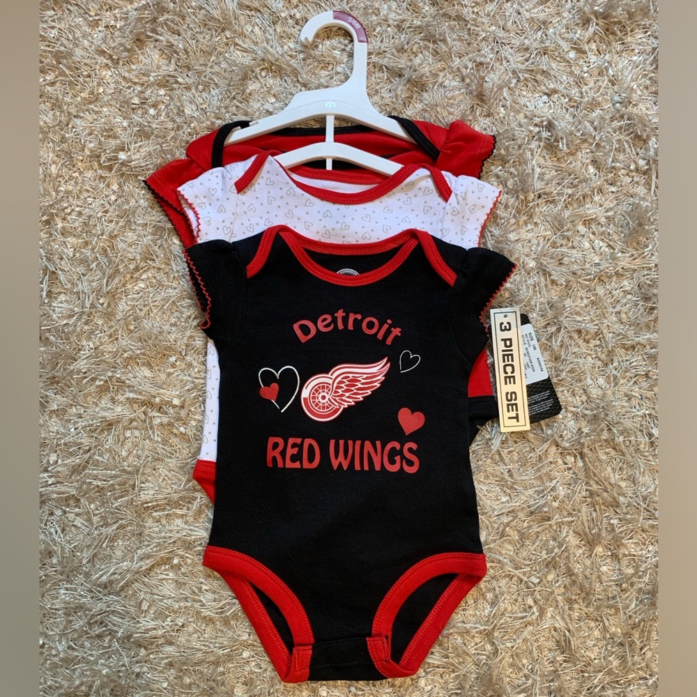 NHL Detroit Red Wings Girls Onesies / Bodysuits - NWT Newborn 3-6mo